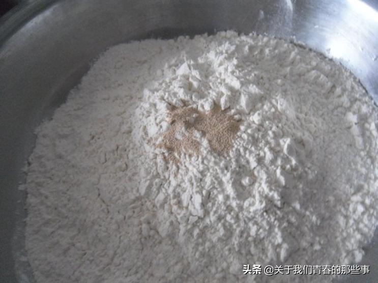 发面，最忌面粉直接加酵母！牢记4点，发酵又快又好，轻松发满盆