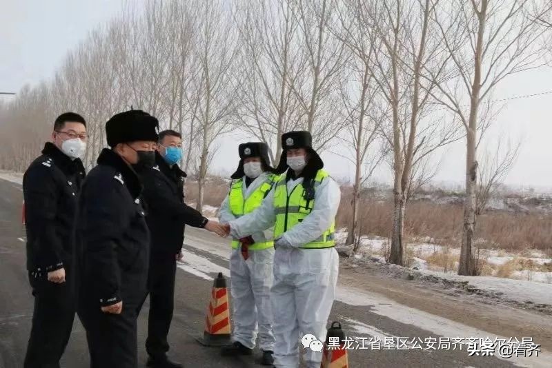 督导检查民警疫情防控工作,公安局领导深入卡口检查疫情防控