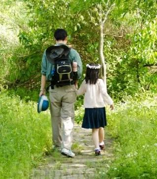 爸爸对远行的女儿说：愿你别踩学姐的坑，不负大学四年好年华