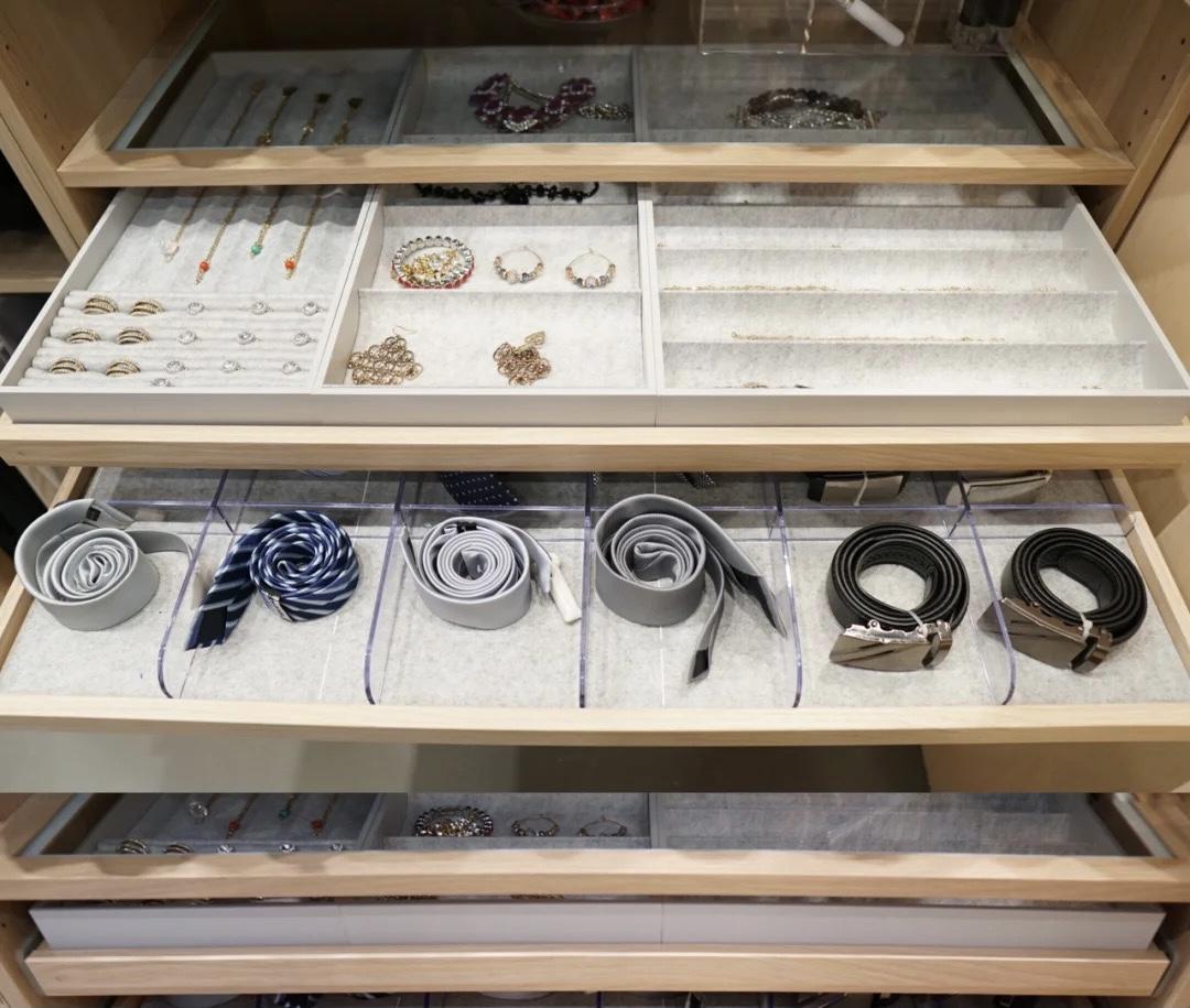 卧室整体定制衣柜与成品衣柜,定制衣柜和买成品衣柜哪个划算