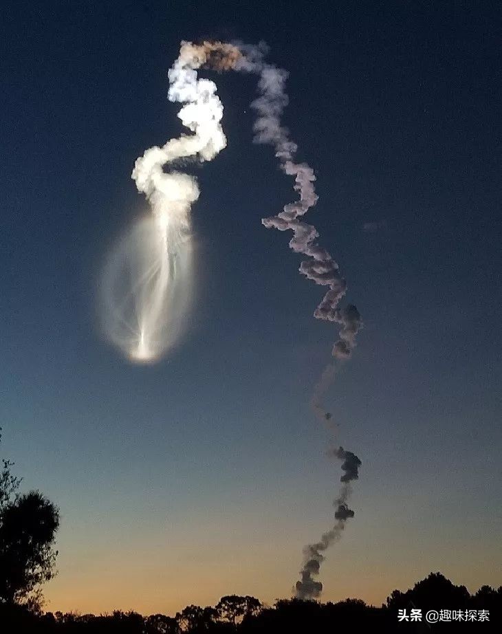 美国夜空出现一个大气泡，气泡中间有环状，看似有物体在俯冲