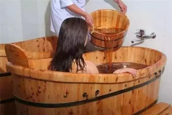 艾草给小孩泡澡的功效与作用,中药泡澡有十大好处效果图