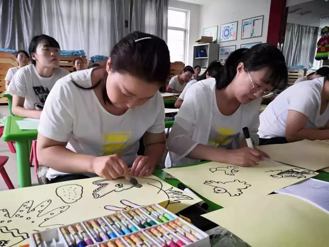 师爱如蜜，用心铺开童话之路，格林童话幼儿园喜迎开学季