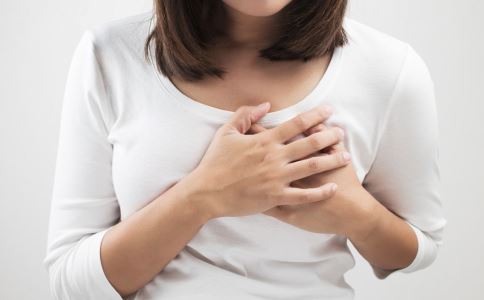 来月经之前乳房胀痛有硬块正常吗,50多乳房有硬块而且胀痛正常吗