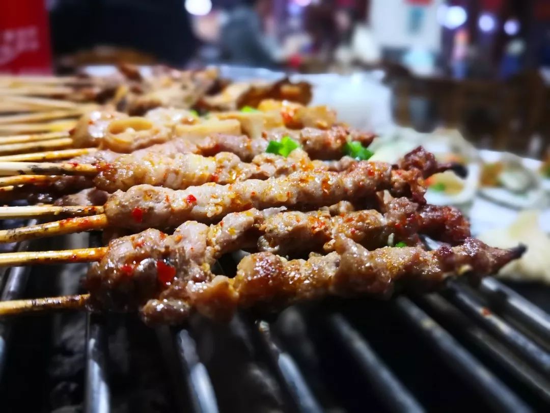 甘肃敦煌什么地方有沙金,敦煌莫高窟在甘肃的什么地方