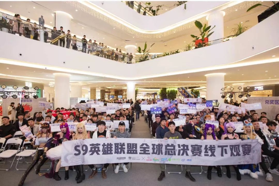 momopark购物中心潮玩,吉祥村momopark网红地