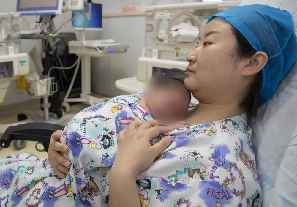 【办实事】安全感十足！来看儿研所的“袋鼠妈妈”如何为早产宝宝护理