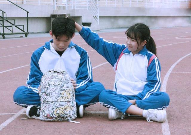 初中早恋班主任应当怎么处理,初中班主任发现学生早恋怎么办