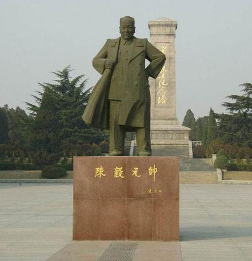 开国十大元帅名单出炉后，蒋介石指着他照片对宋美龄说：这人厉害