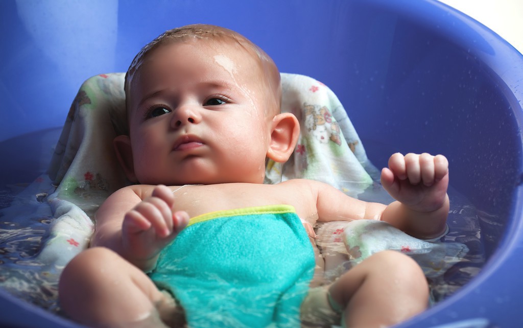 夏天到了，孩子却不爱洗澡？3招，教会家长养出爱干净的宝宝