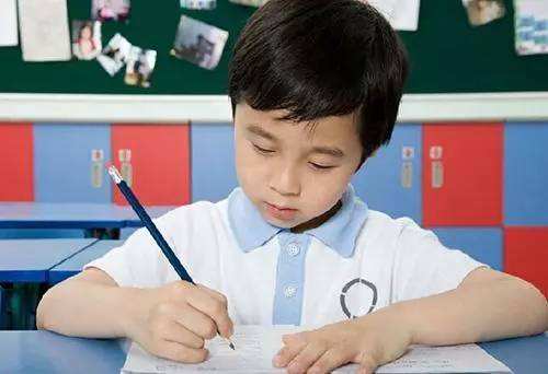 孩子在班里排名第一是什么心态,考试第几名的孩子最有出息