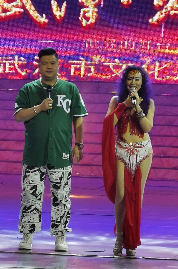 夜场江湖：讨好一个人究竟有多难？
