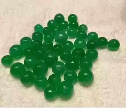 拍卖行的顶级翡翠珠链,拍卖会上的顶级翡翠首饰