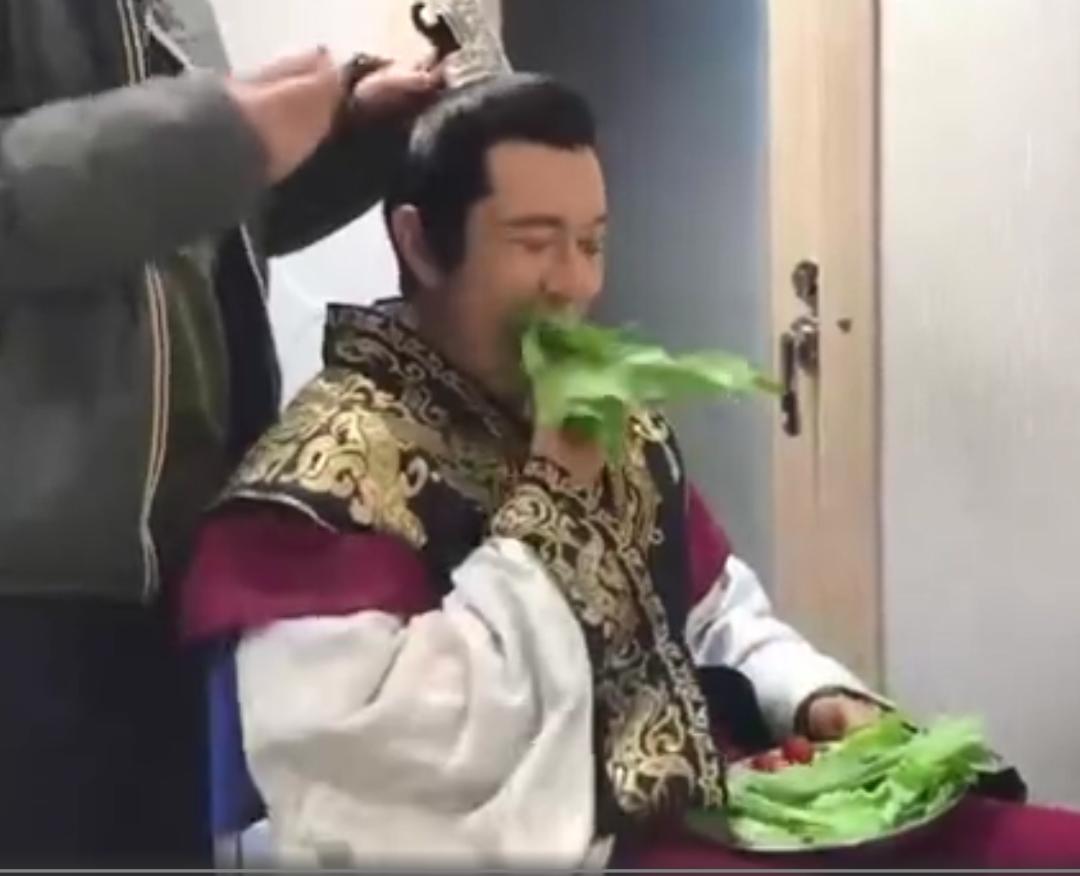 睡前特别饿可以吃什么,减肥期间睡前饿怎么办