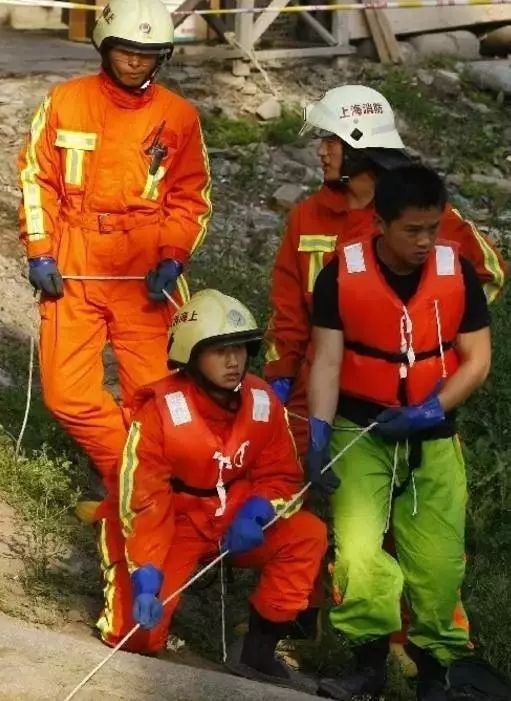 十一年前汶川跳伞,汶川十一年嫁人