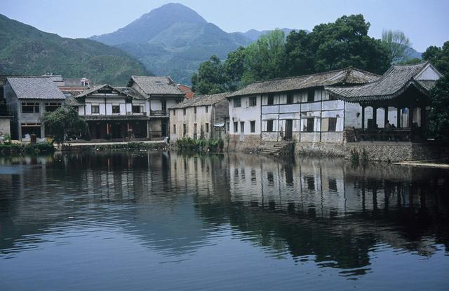 芙蓉古镇和千户苗寨哪个更值得去,芙蓉镇和千户苗寨哪个好玩