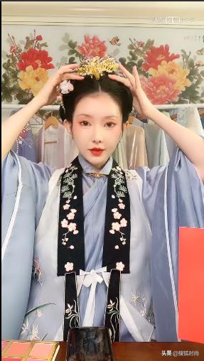 曾穿着汉服打卡过19个国家的古风博主分享：如何穿汉服过中国年