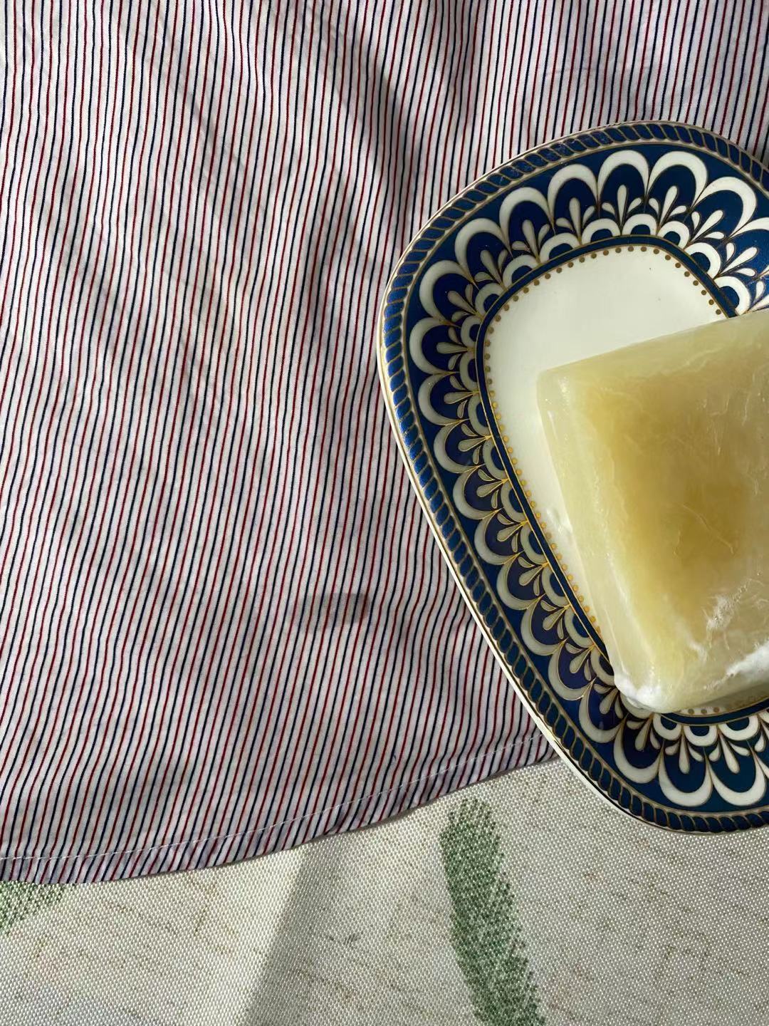 小孩衣服顽固污渍去除的最佳方法,哪种方法有助于清洗衣服上的污渍
