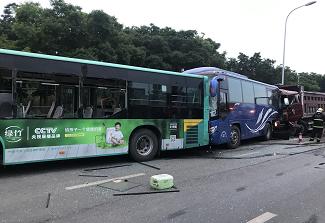 第五郡着火,闹市区大货车失控