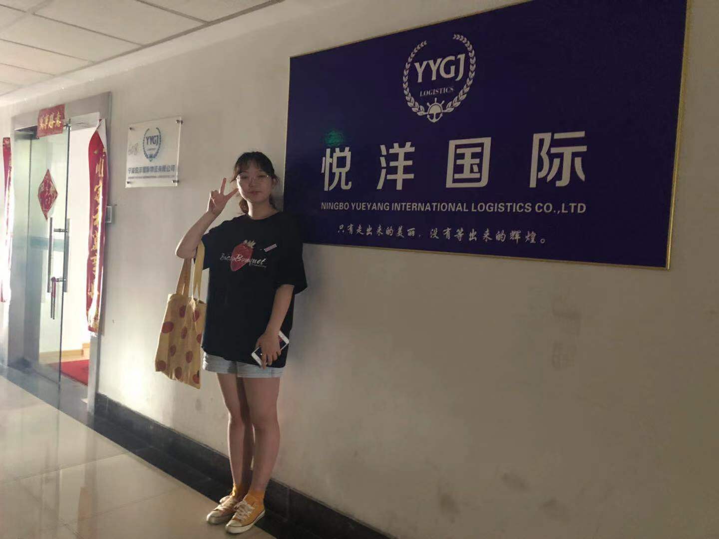 报关员专业就业前景,大学生入职港中外贸好不好