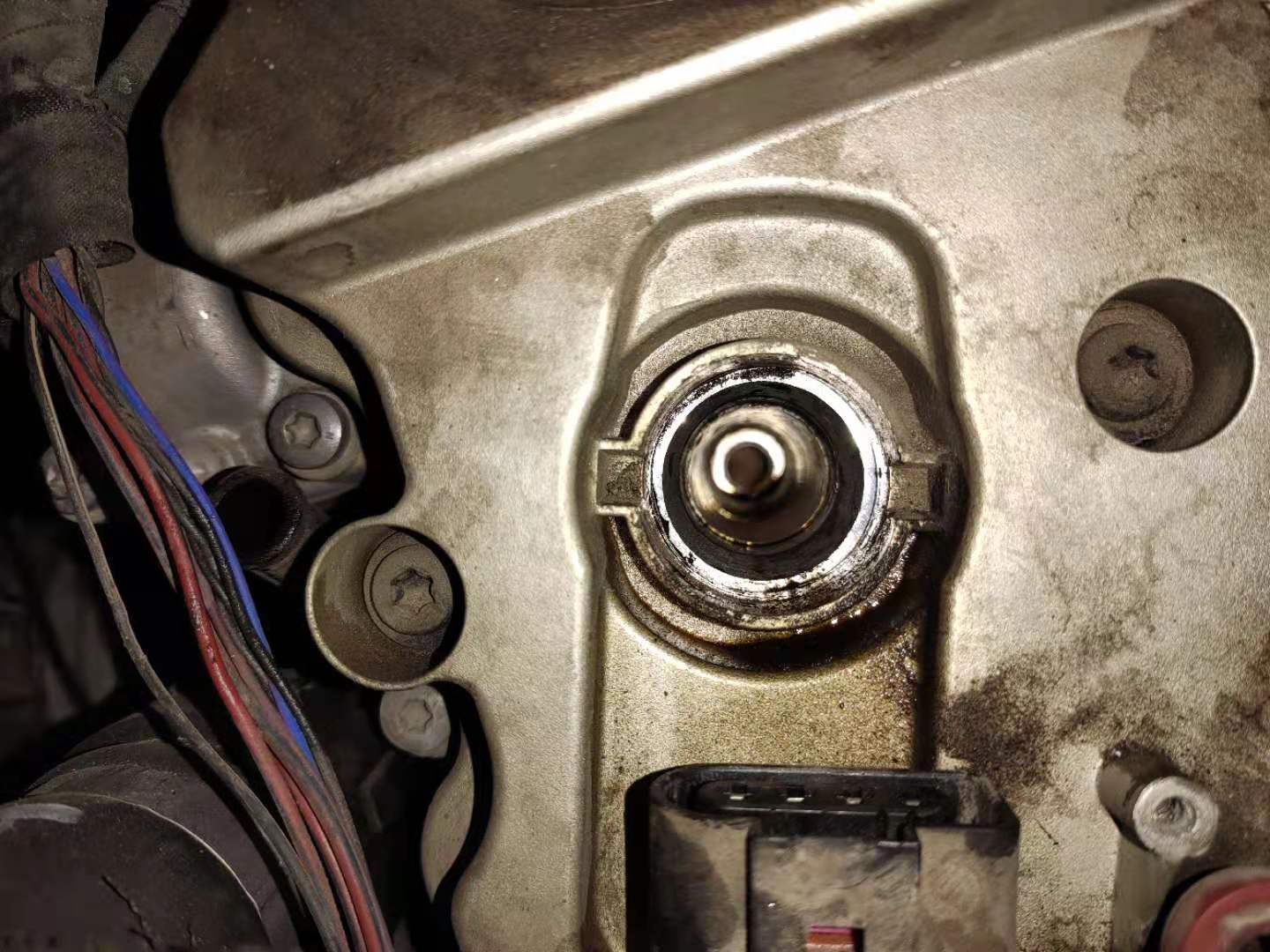 奥迪a6v6发动机漏水解决方法,奥迪a6v6发动机漏冷却液