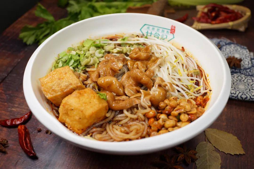 一个30几平小店一天卖多少碗粉,粉面馆一天卖多少才能年收入30万