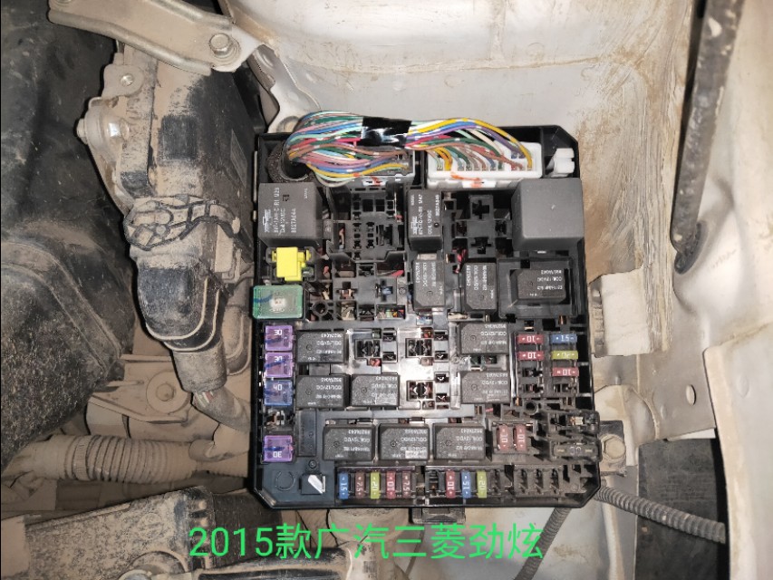 三菱劲炫保险丝在哪,2014款广汽三菱劲炫保险盒图解