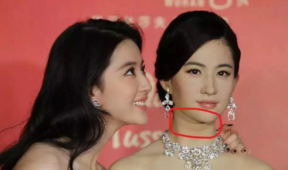 有颈纹和没有颈纹的女人,女人有颈纹怎么办