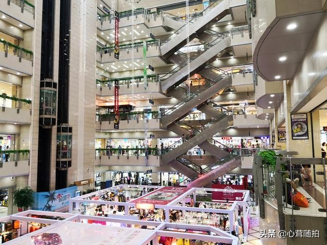 随拍转型后的百荣，店主问：你打算拿多少货？我说我只买一件