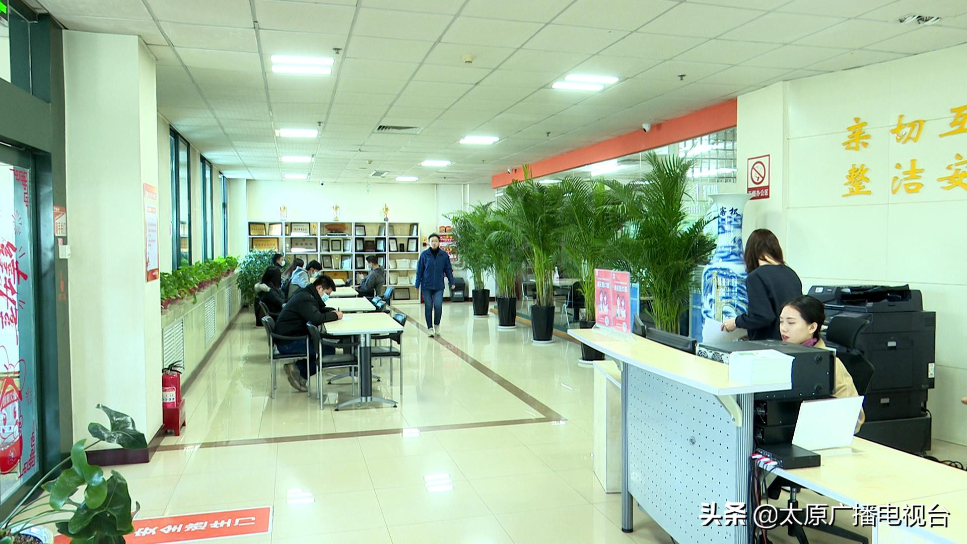 太原百桐园南门对面的唐久便利,太原唐久便利店加盟费多少钱