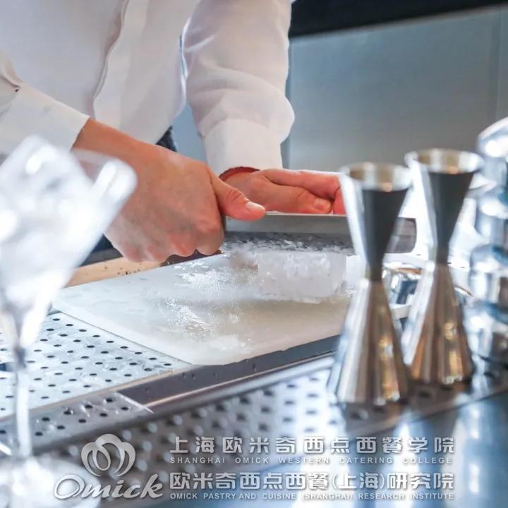 毕业生潘澄弘|在外滩十八号工作，是什么样的体验？