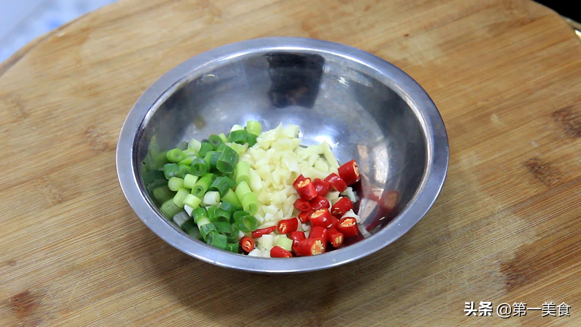 怎样做黄豆豆腐视频教程,怎么做豆腐一斤黄豆出5-10斤豆腐