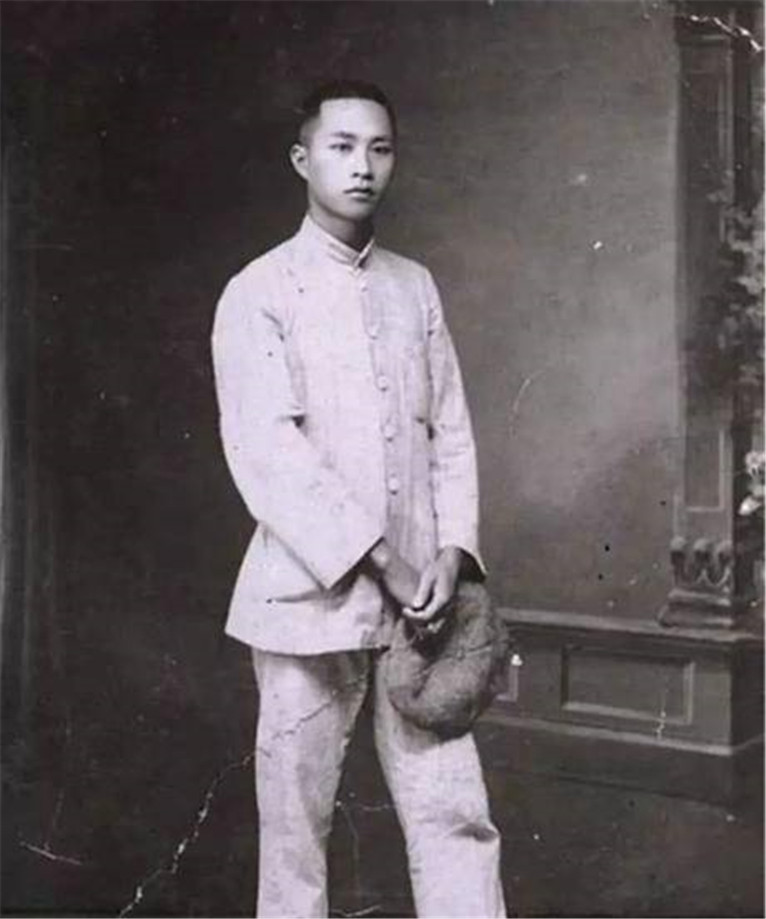 1946年叶挺魂断黑茶山，空难真相是何？周恩来：肯定有人做了手脚