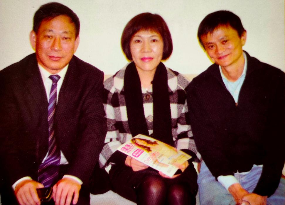 姐妹新手创业项目,美妆代理微商怎么做