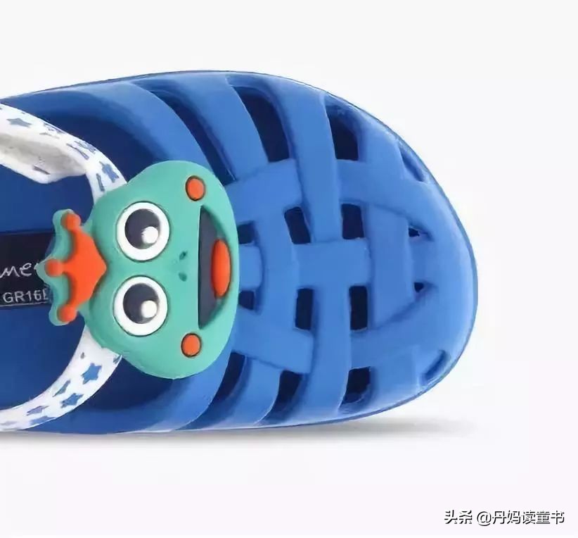 小孩穿多了凉鞋对身体的伤害,小孩子穿凉鞋会有什么影响