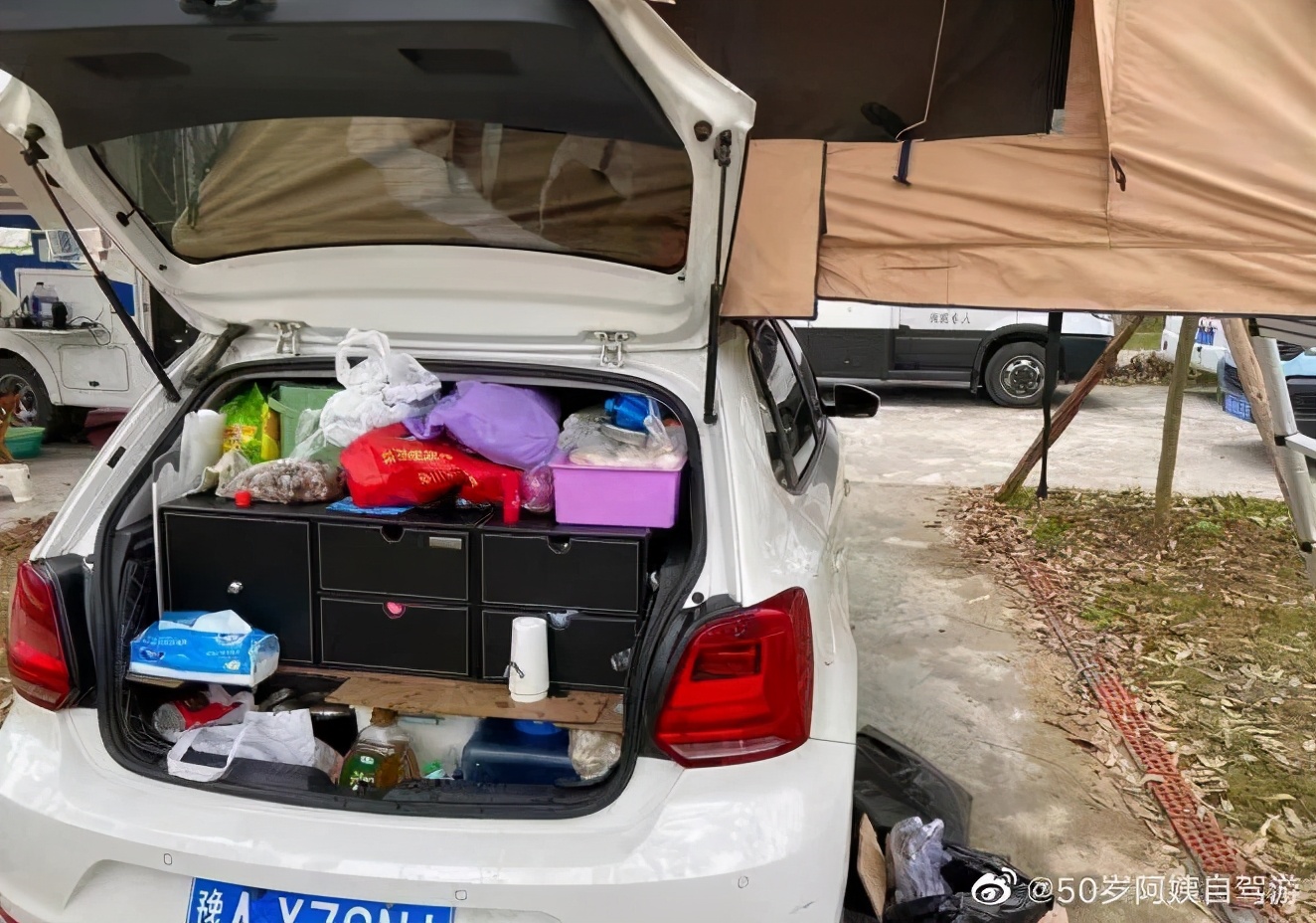 50岁阿姨自驾游爆红网络,长期自驾游做自媒体的有哪些人