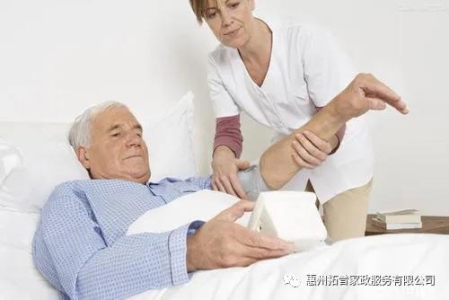 卧床老人一天护理流程,怎样护理卧床老人流屎