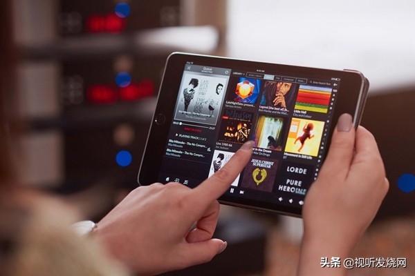 很强大!只要配上后级就OK:Moon390串流*放播**器/前级