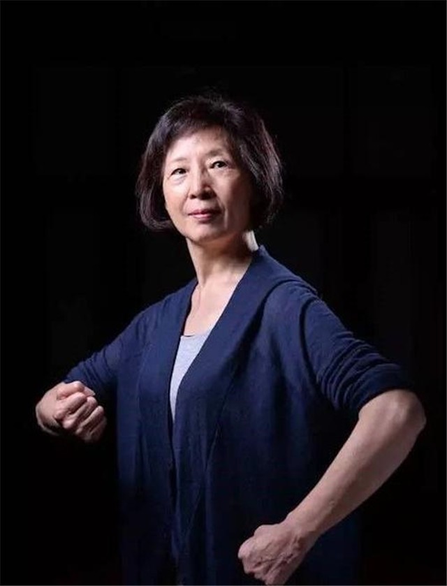 被周恩来赏识演“琼花”，后因受伤退出舞台，薛菁华后来怎么样了