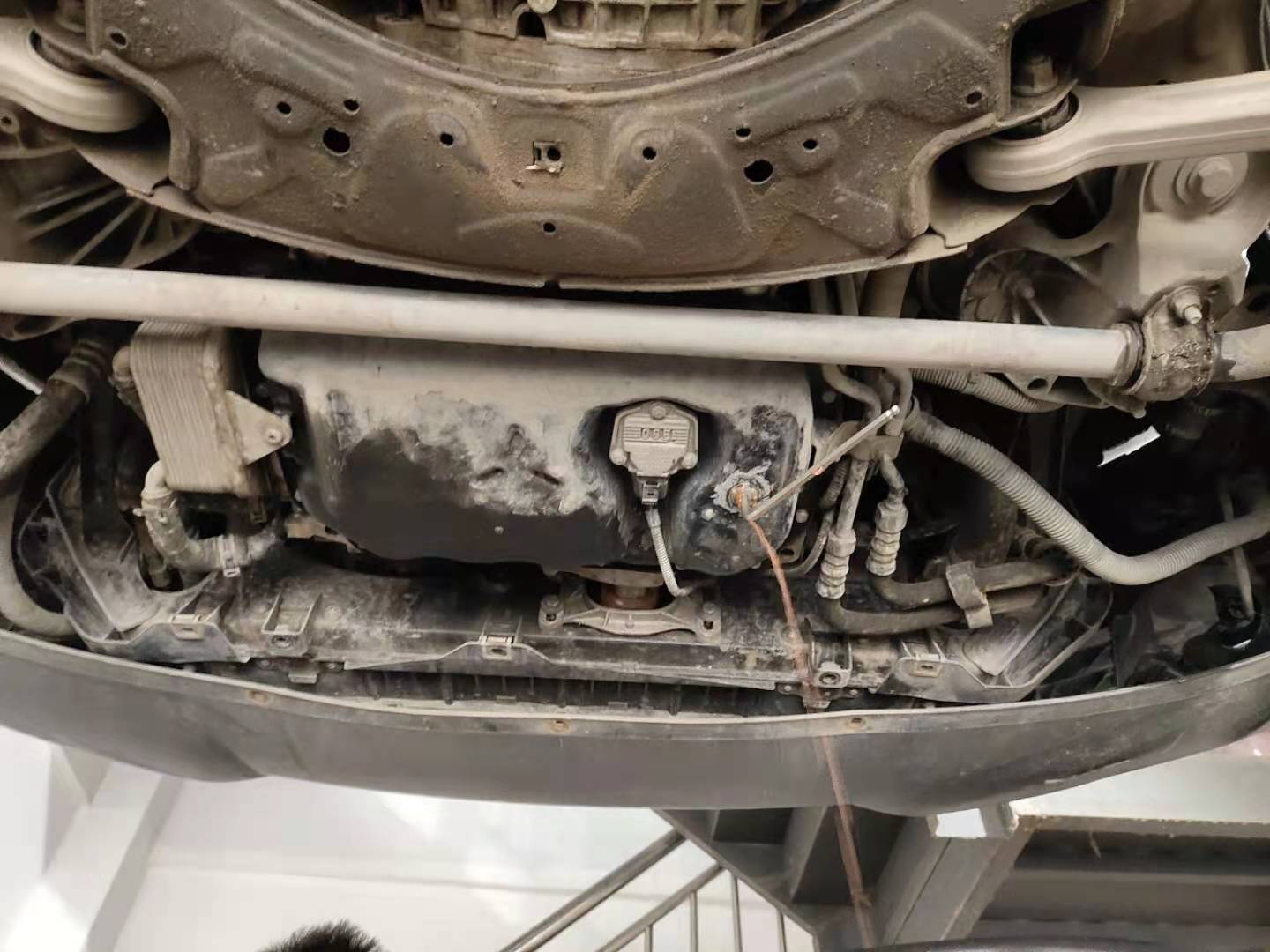 奥迪a6v6发动机漏水解决方法,奥迪a6v6发动机漏冷却液