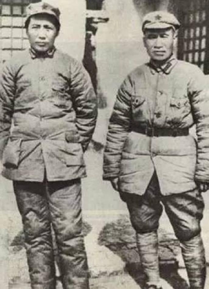 *德朱**为何能位列十大元帅之首？毛主席为何称他为“人民的光荣”？