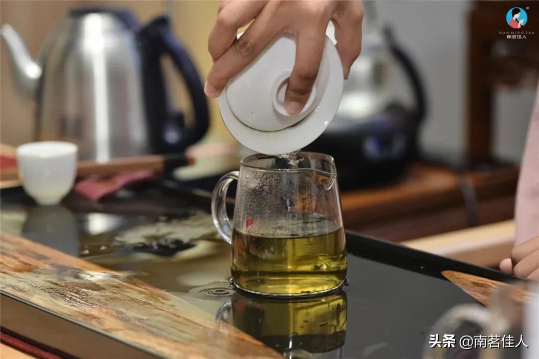 班章陈韵熟茶8克,班章陈韵熟茶2000年