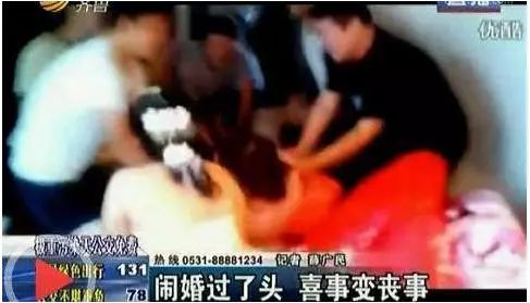 网曝闹婚伴娘事件,广东佛山婚礼伴娘被压床