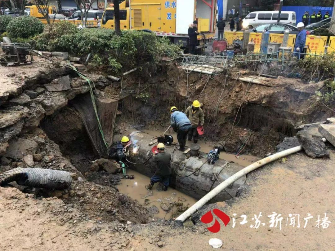 自来水公司水管爆裂导致房子被淹,自来水管道爆裂导致车被淹