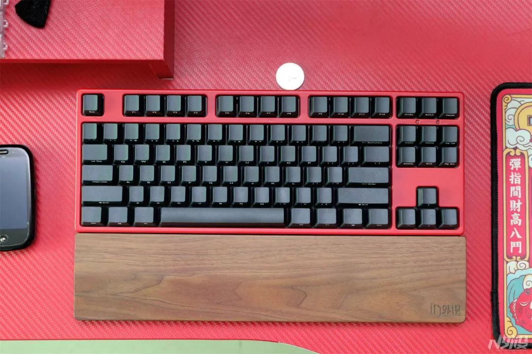一千以内外设三件套,一千左右的全套外设