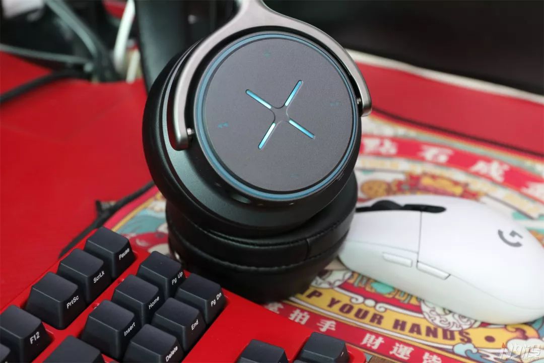 一千以内外设三件套,一千左右的全套外设