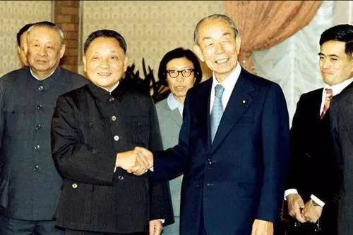 读史｜*小平邓**和松下幸之助的“君子约定”
