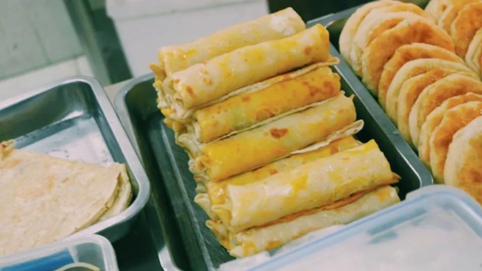 叫醒你的不是梦想是早餐,叫醒你的不是闹钟是鸟叫声