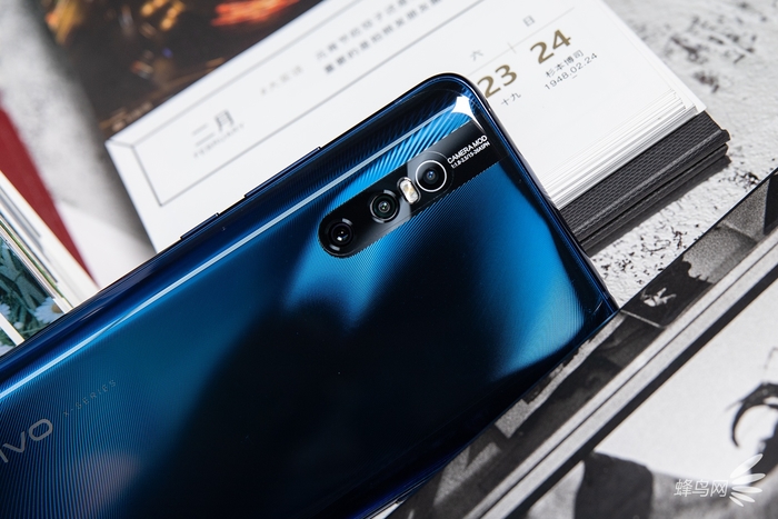 孔雀开屏般的美丽vivox27测评,vivox27采用的是什么屏旗舰版