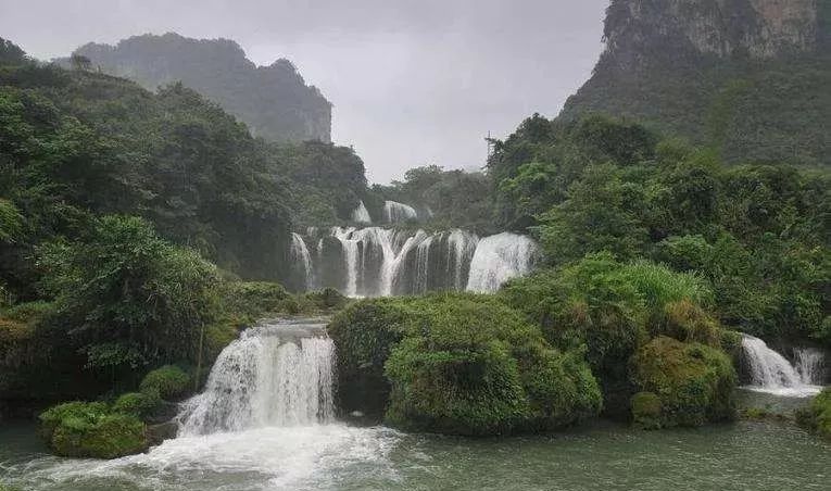 头条|不想走的太远？那我们就去百色这些美到窒息的旅游景点看看吧
